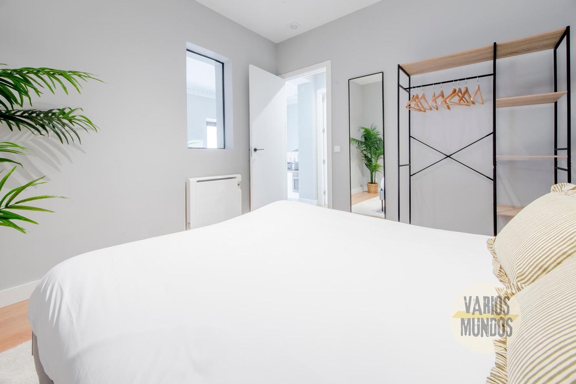 Modern Apt & Cool Interior Design A 20 Metros Del Retiro E1 Madri Exterior foto